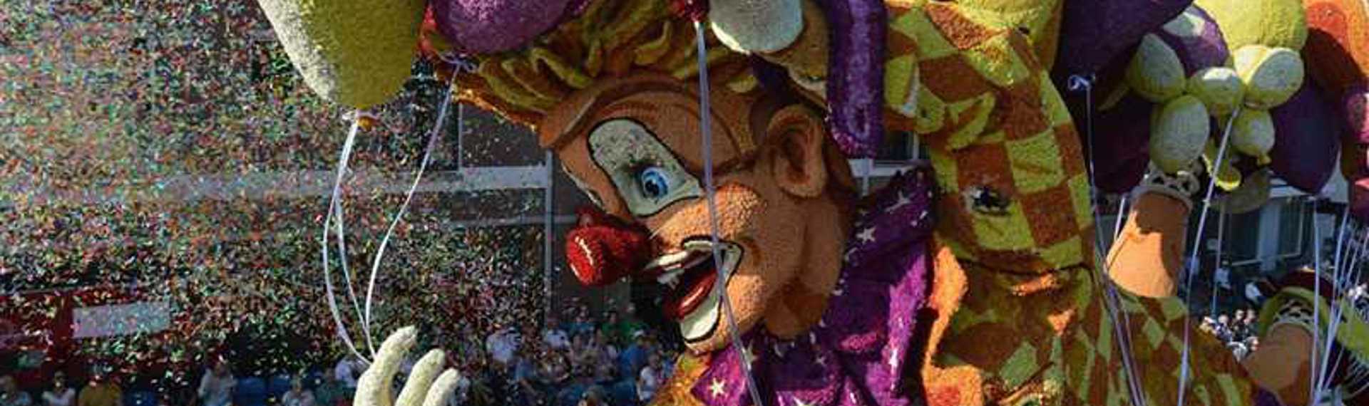 Met dahlia’s versierde fietsen: daarmee begon in 1936 ’s werelds grootste bloemencorso