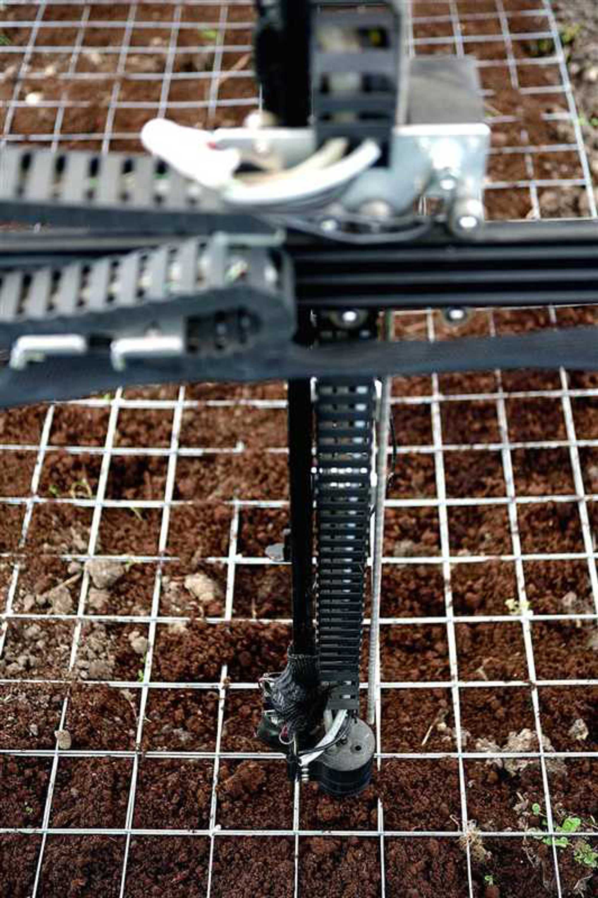 Een robot aan het werk bij Pixelfarming in Almkerk, Brabant