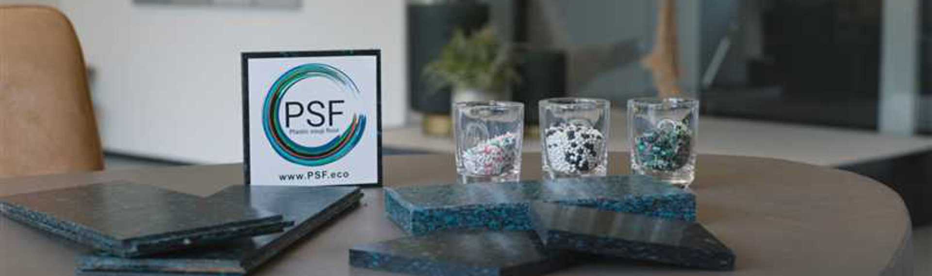 Plastic Soup Floors veegt de vloer aan met plastic afval